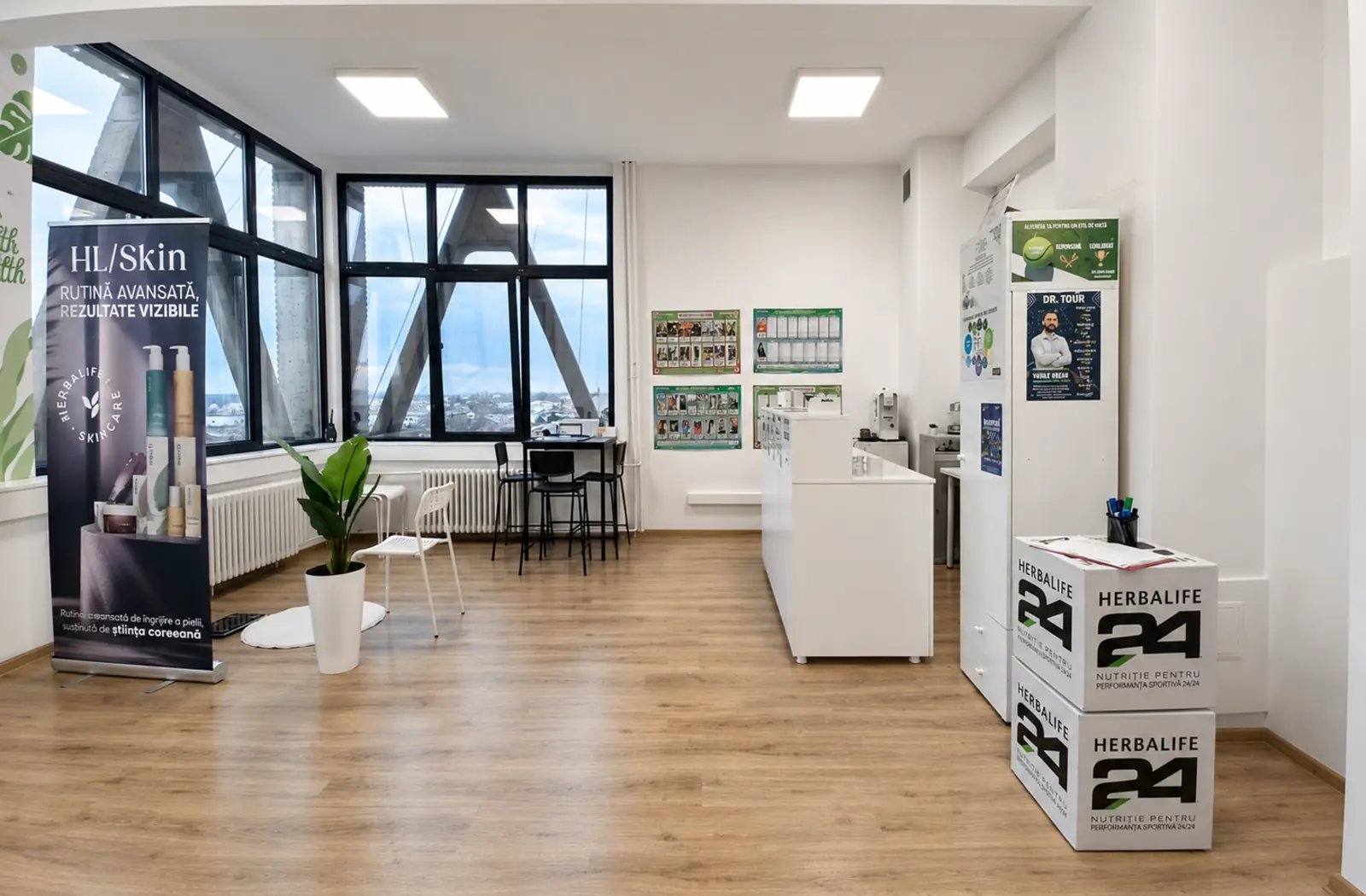 Spațiu comercial curățat de echipa AVL Cleaning în Ploiești