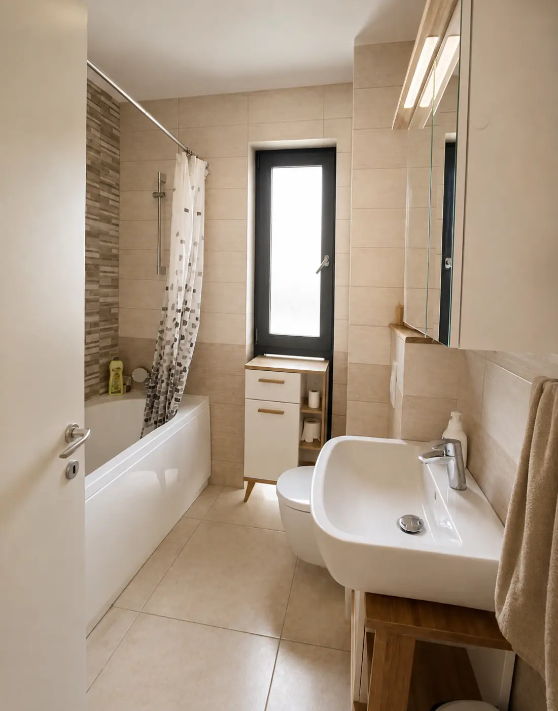 Baie curată și igienizată după serviciile AVL Cleaning Ploiești